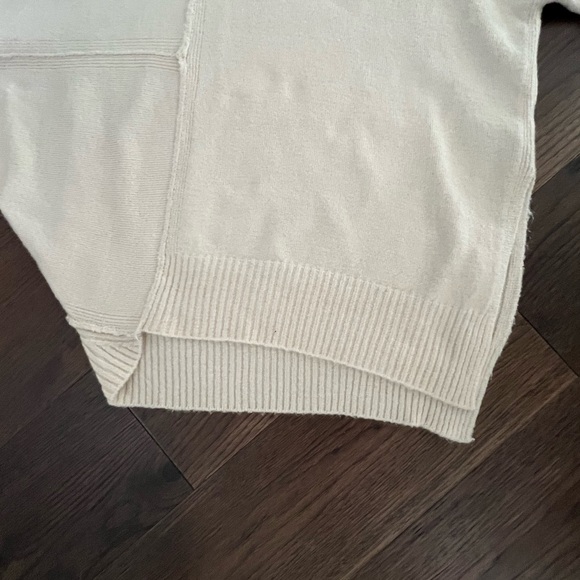 Asymmetrical Sweater - Picture 4 of 10